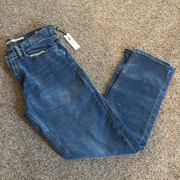 BR Straight Fit Traveler Denimn - Picture 7 of 8